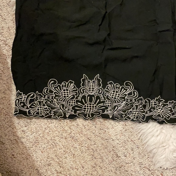 Maxi dress with lace detailing - Picture 4 of 6